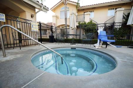 Garden Inn and Suites Fresno - 10