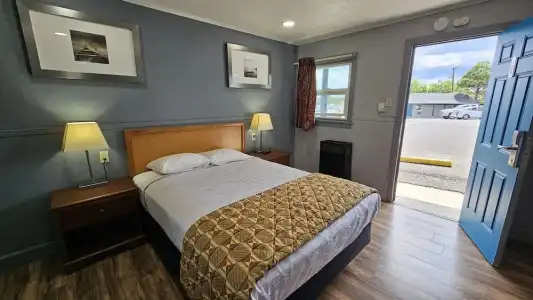 Travelers Inn - 3