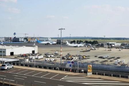 Moxy Cologne Bonn Airport - 12