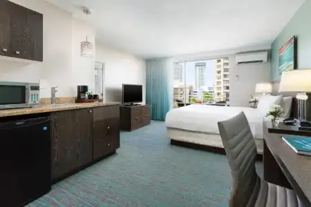 Courtyard by Marriott Waikiki Beach - 55