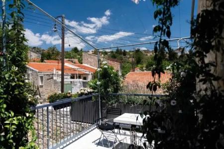 Oinou Strata - Adults Only - 60