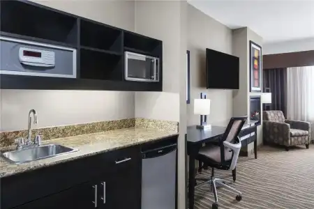 Best Western Premier Freeport Inn Calgary Airport - 36