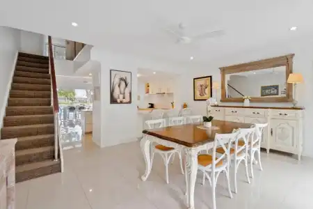 Noosa Entrance Waterfront Resort - 230