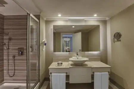 Delphin Imperial Lara - 52