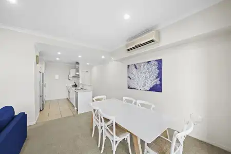 Macquarie Waters Boutique Apartment - 85