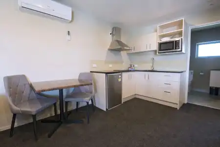Ellerslie Palms Motel - 18