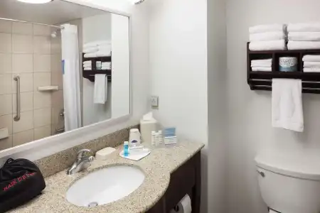 Hampton Inn & Suites Oklahoma City-Bricktown - 7