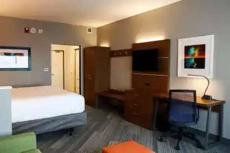 Holiday Inn Express & Suites Louisville Downtown by IHG - 56