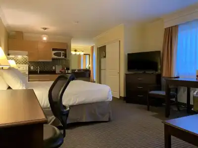 Best Western Plus Burnaby - 22