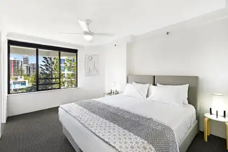 Surfers Century Oceanside Apartments - 24