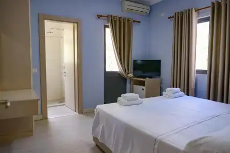 Andi - 43