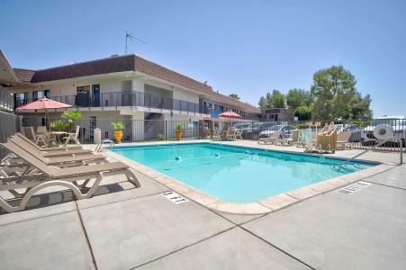Motel 6 Palmdale, CA - 11