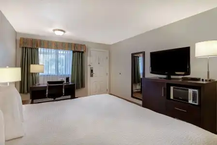 Days Inn by Wyndham Vernon - 4