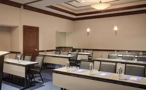 Courtyard by Marriott New York Manhattan/Times Square - 18