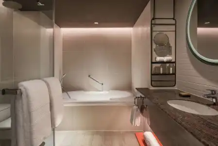 DoubleTree by Hilton Bangkok Ploenchit - 16