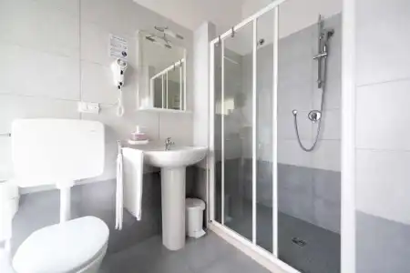 Anny - 36