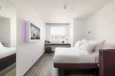Yotel - 35