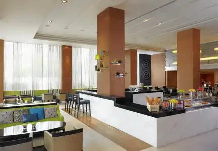 Courtyard by Marriott Bangkok - 11