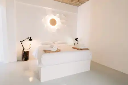 Mesanto Luxury Suites - 3