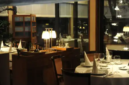 & Restaurant Milan - 14