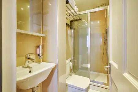 Huttons, Victoria London - 17