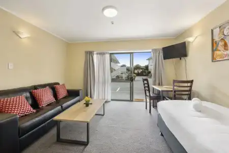 Fenton Court Motel - 17