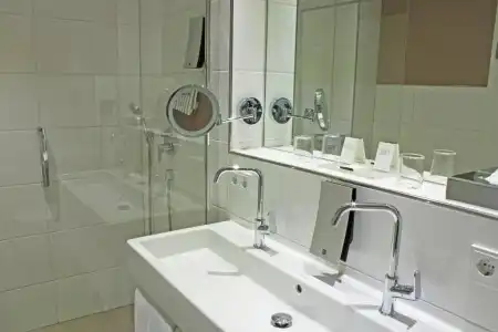 Bayerischer Hof - 89