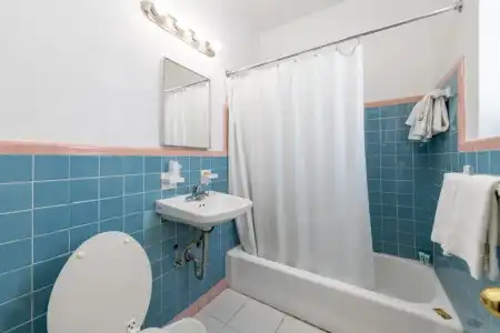 Ocean Beach Suites - 5