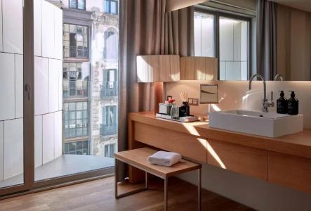 Sir Victor, part of Sircle Collection - 45