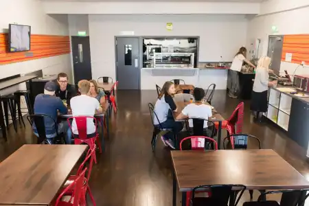 Urbanz - Hostel - 16