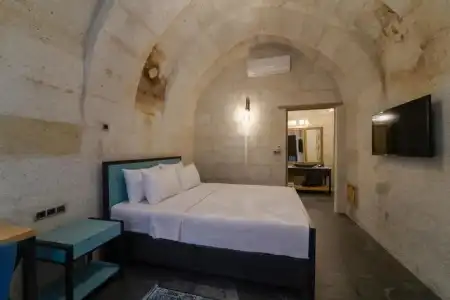 The Niche Cave - 51