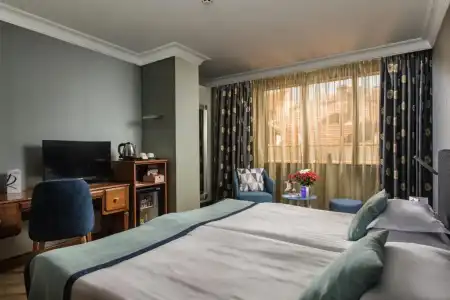 Rosslyn Thracia - 50