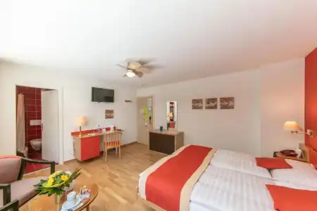Hôtel Bon Port - 38