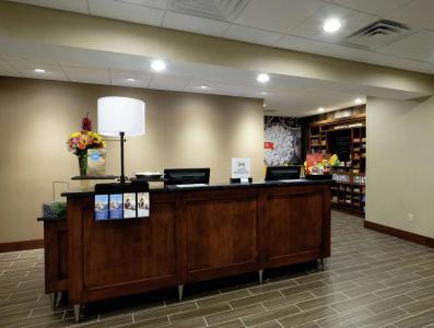 Hampton Inn Green Bay Downtown - 20