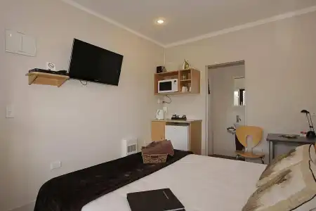 Big Five Motel - 2