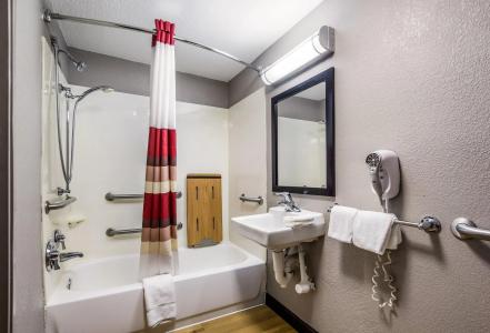 Red Roof Inn Lexington - 28