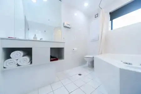 Aubyn Court Spa Motel - 75