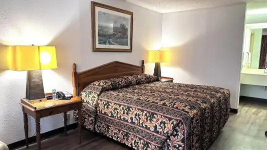 Executive Inn - 4