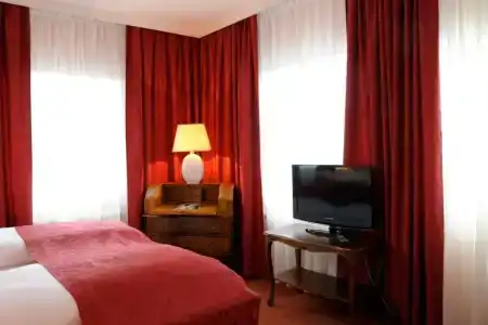 Newly Renovated Boutique Vier Jahreszeiten in the Heart of - 25