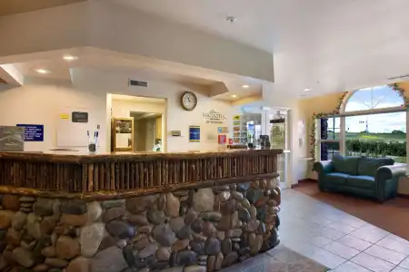 Microtel Inn & Suites by Wyndham Bozeman - 1