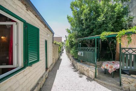 Garden Apartment - 92