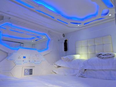 Met A Space Pod @ Arab Street - 2