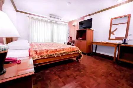 Royal Ivory Sukhumvit Nana - 51
