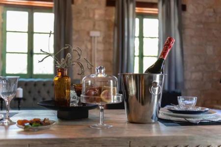 Oinou Strata - Adults Only - 105