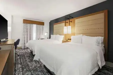 Hampton Inn & Suites Austin Downtown - 78
