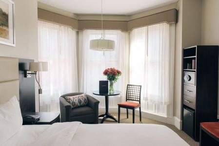 Maverick Suites at 245 Newbury St - 4