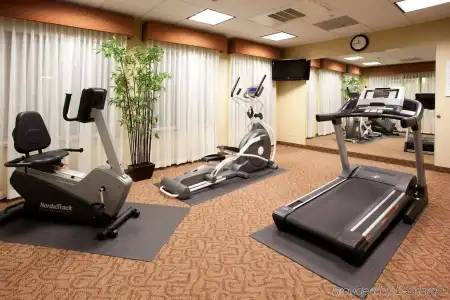 Holiday Inn Express & Suites Fresno South by IHG - 11