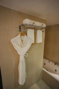 Peninsula Grand - 49