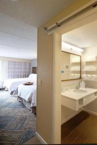 Hampton Inn Green Bay Downtown - 47