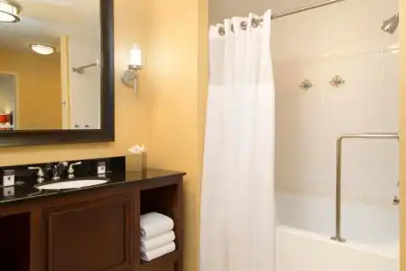 DoubleTree Suites by Hilton Lexington - 37